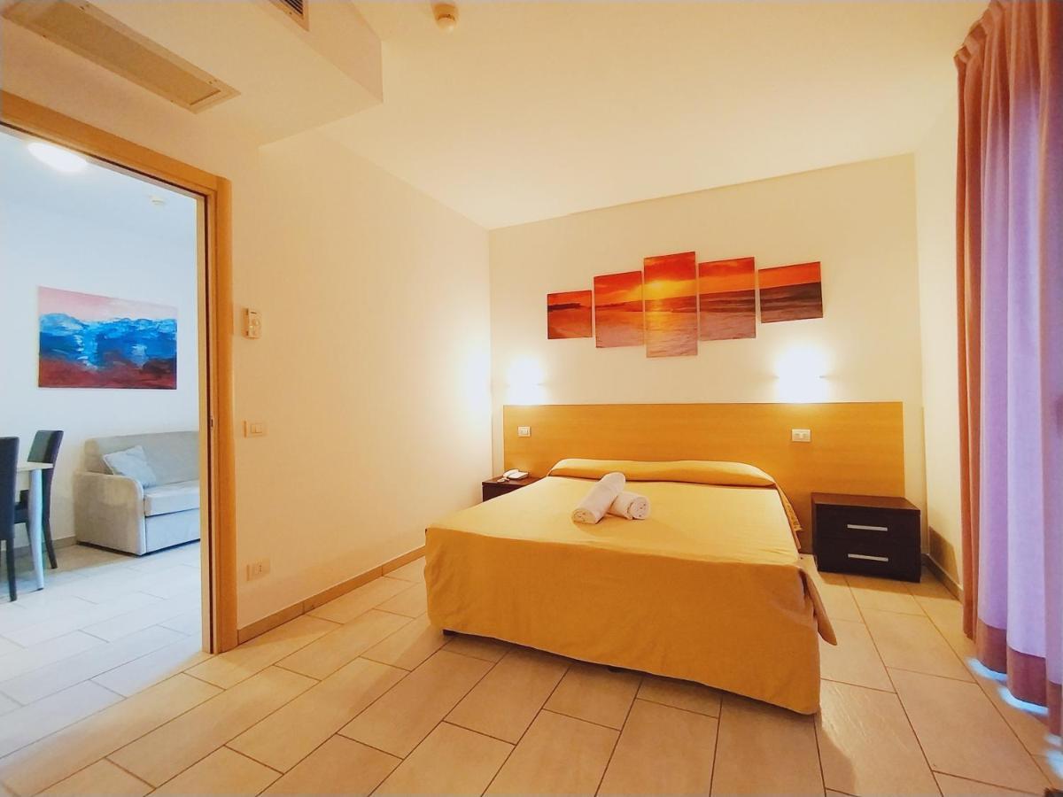 Residence Hotel Rubino Fogliano Marina エクステリア 写真