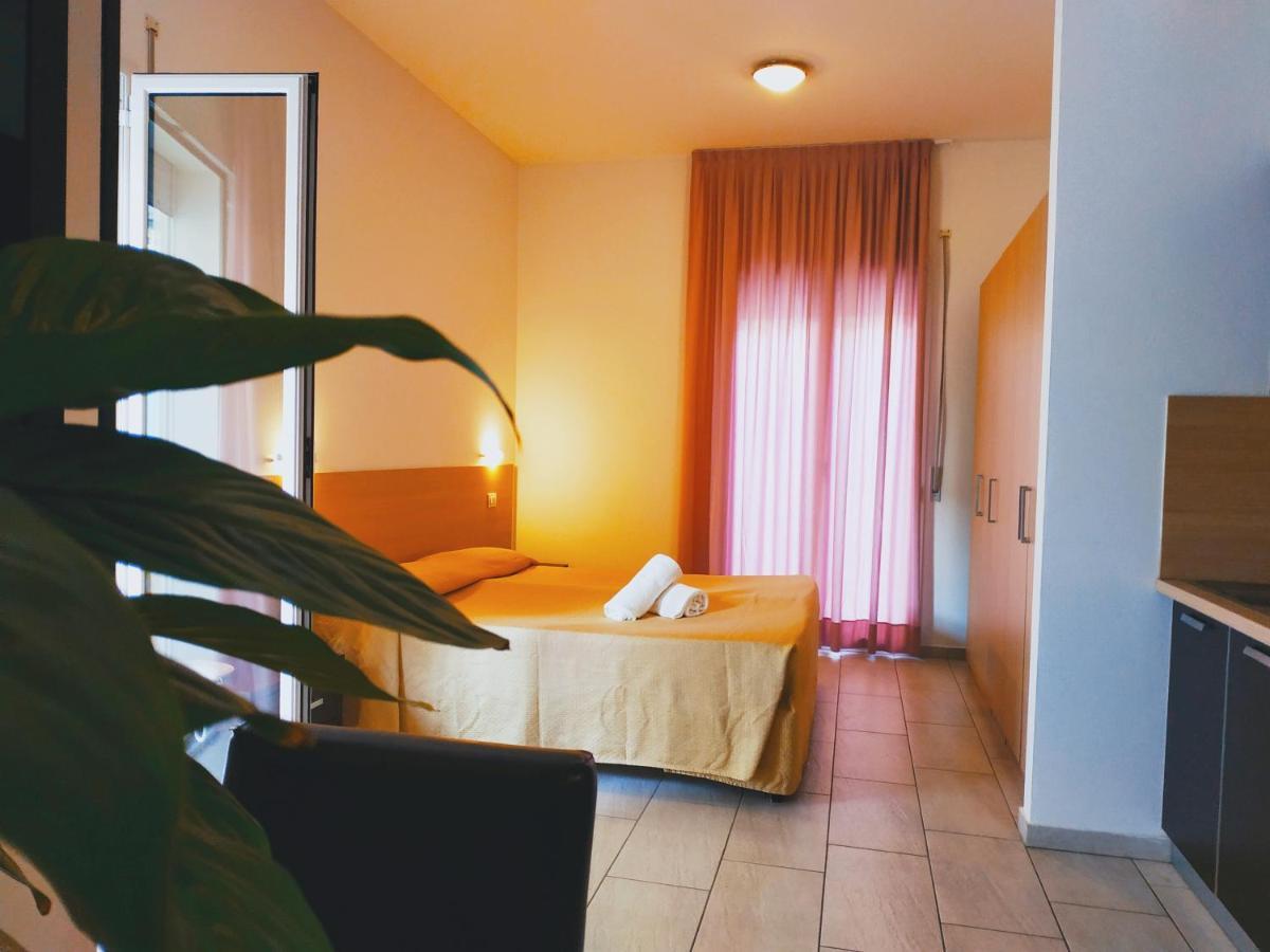 Residence Hotel Rubino Fogliano Marina エクステリア 写真