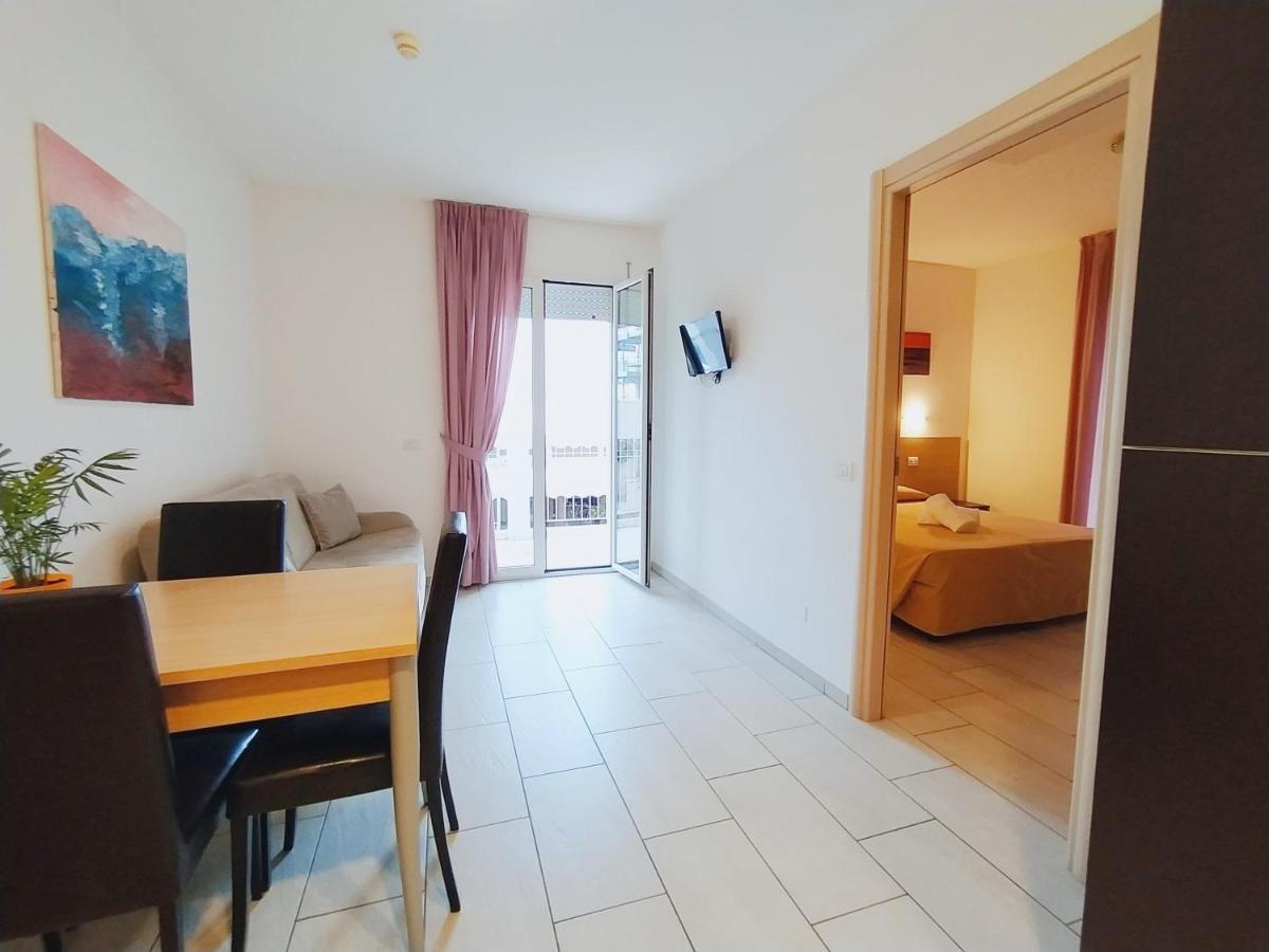 Residence Hotel Rubino Fogliano Marina エクステリア 写真