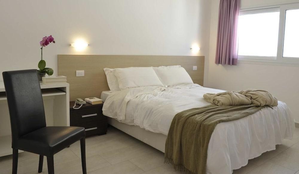 Residence Hotel Rubino Fogliano Marina エクステリア 写真