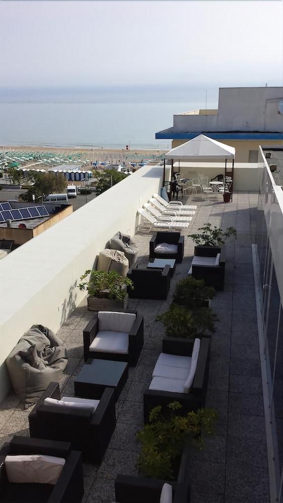 Residence Hotel Rubino Fogliano Marina エクステリア 写真