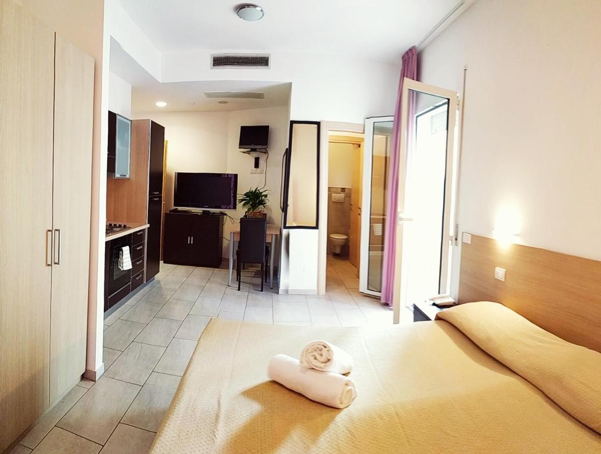 Residence Hotel Rubino Fogliano Marina エクステリア 写真