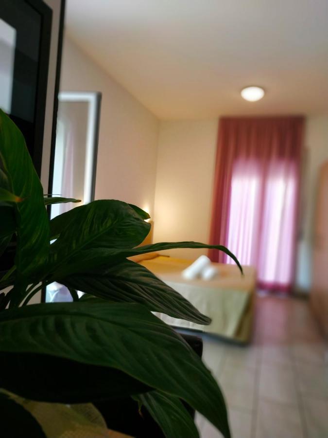 Residence Hotel Rubino Fogliano Marina エクステリア 写真