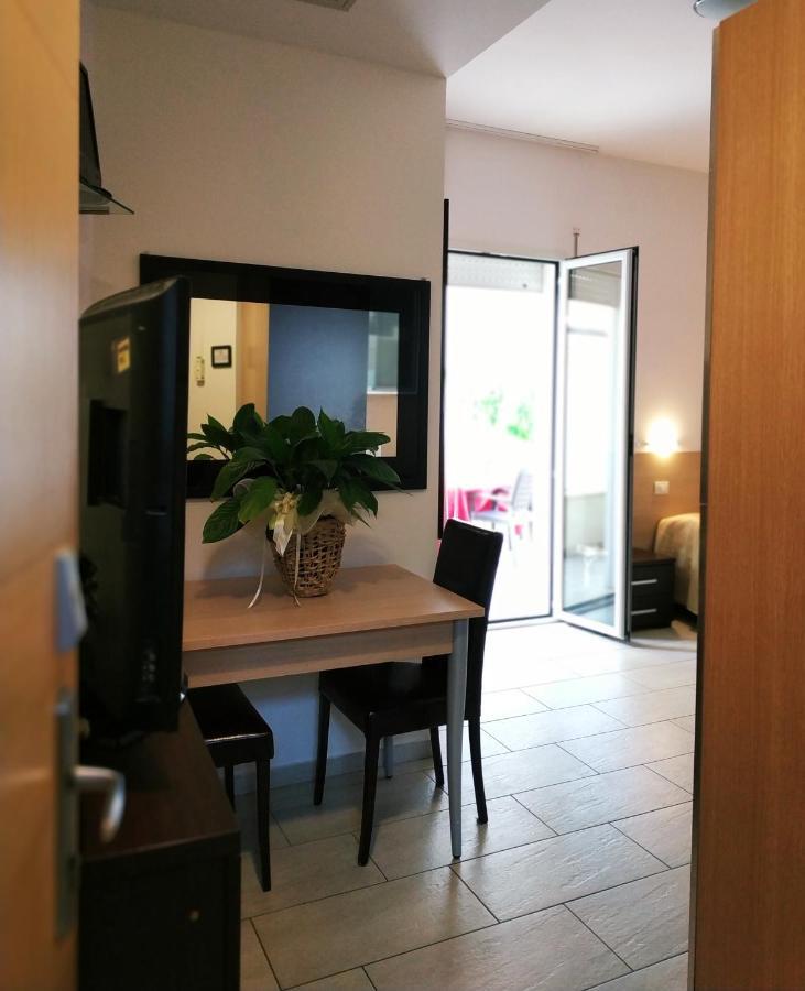 Residence Hotel Rubino Fogliano Marina エクステリア 写真