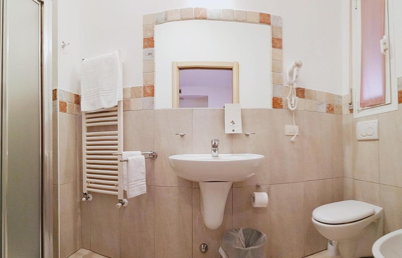 Residence Hotel Rubino Fogliano Marina エクステリア 写真
