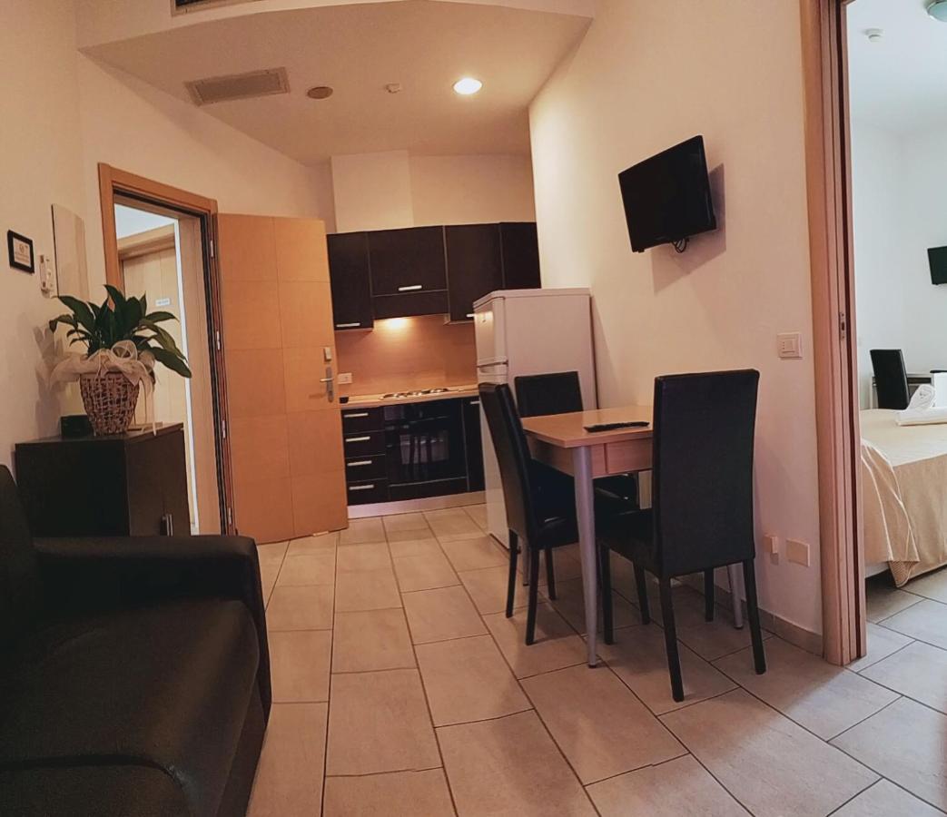 Residence Hotel Rubino Fogliano Marina エクステリア 写真