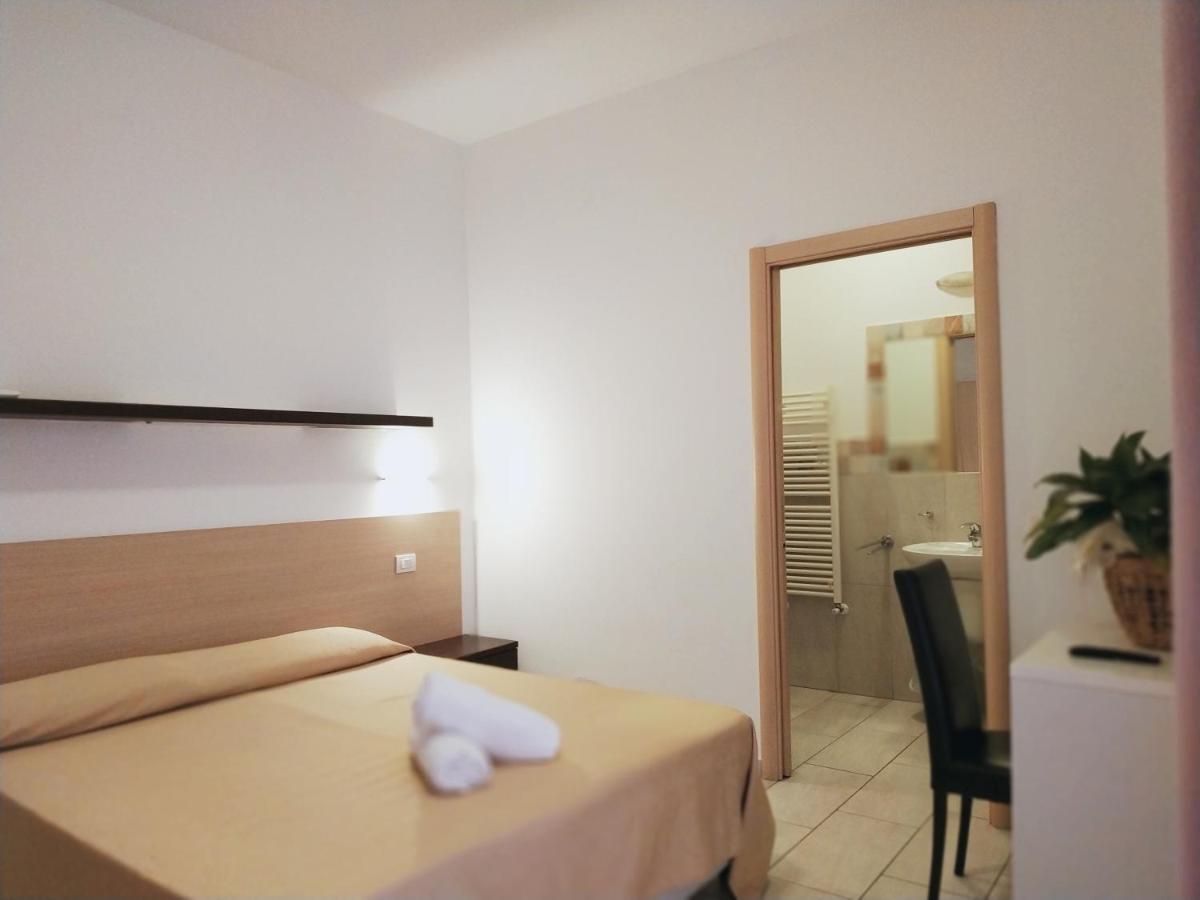 Residence Hotel Rubino Fogliano Marina エクステリア 写真