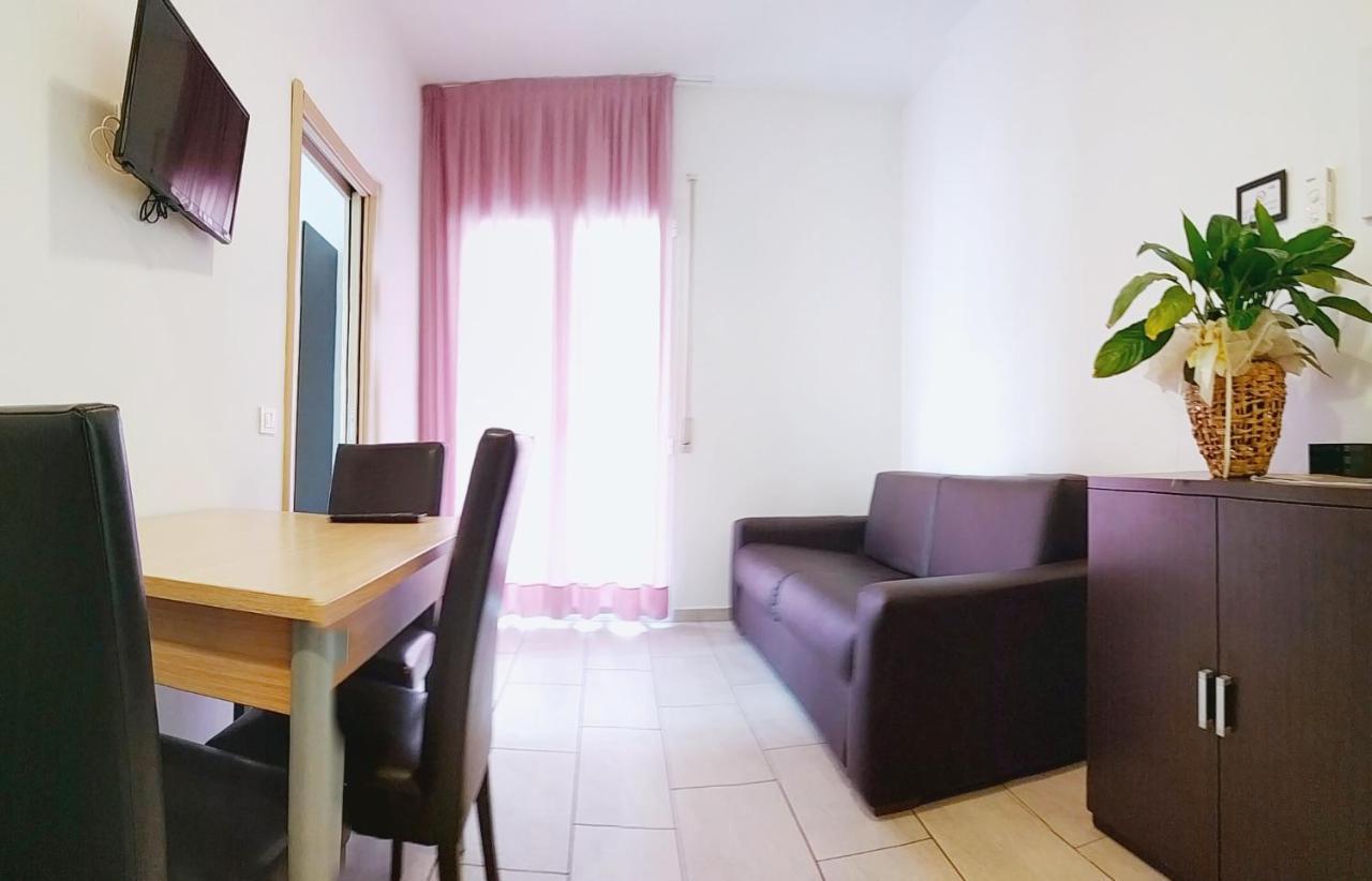 Residence Hotel Rubino Fogliano Marina エクステリア 写真