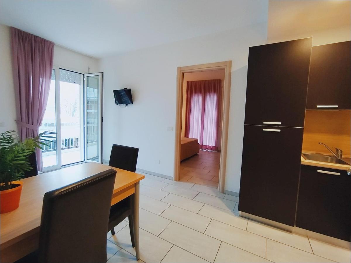 Residence Hotel Rubino Fogliano Marina エクステリア 写真