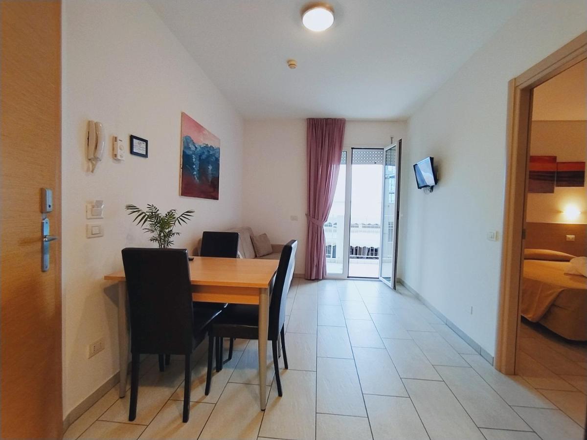 Residence Hotel Rubino Fogliano Marina エクステリア 写真